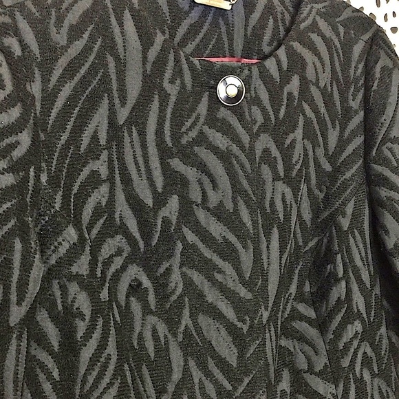 𝅺DANA Buchman Vintage Black on Black Zebra Print Evening Coat Size Medium - Picture 4 of 7